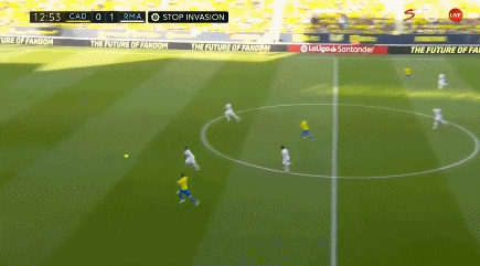 TA：因现代足球重视边路与攻防转换，菱形中场阵型已几乎绝迹