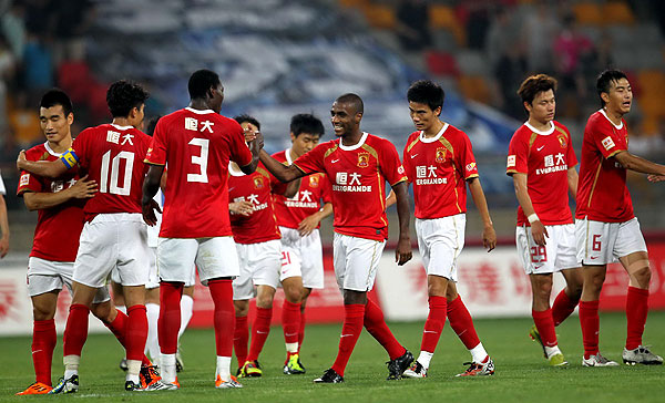 奥斯卡、约尼查助阵，怒放竞技场3V3街头足球赛玉溪站落幕（奥斯卡、约尼查站台，怒放竞技场3V3街头足球赛玉溪站圆满收官）