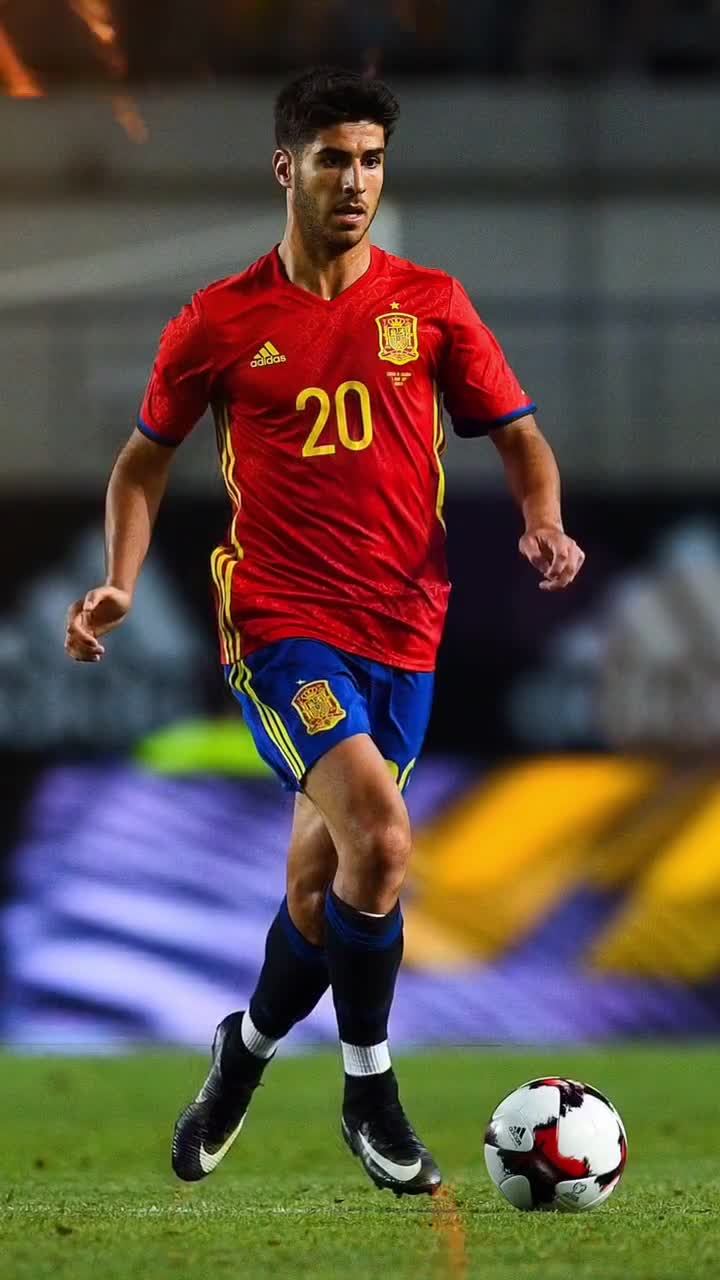 德转预热国米前锋博尼身价上涨：最低2500万欧，最高4000万欧（德转看涨国米前锋博尼：估值上调至2500万-4000万欧）