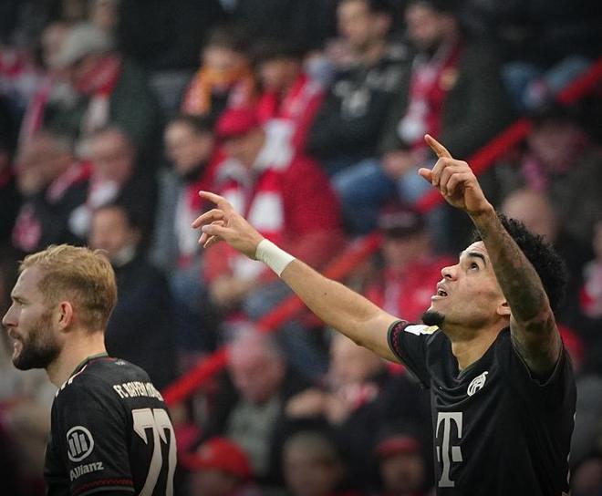 杜兰特生涯投进2223记三分，超越克劳福德升至历史第十二位（杜兰特生涯三分命中数达2223，超越克劳福德升至历史第12位）