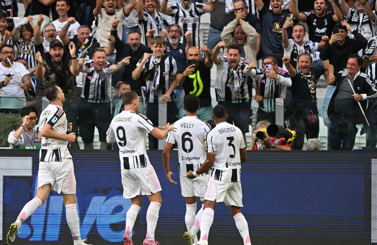 复盘米兰0-1被淘汰：射手隐身后场失准，没有魔笛红黑军团不会踢（米兰0-1出局复盘：锋线哑火、后防走样，缺少魔笛红黑军团无所适从）