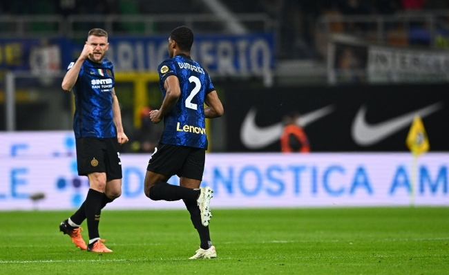 欧冠球员表现评析：C罗连续进球,（欧冠球员状态盘点：C罗连场建功）