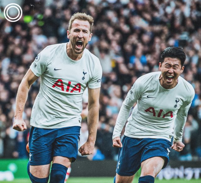 滑手扮关公成都街头玩滑板（关公装扮滑手现身成都街头滑板）