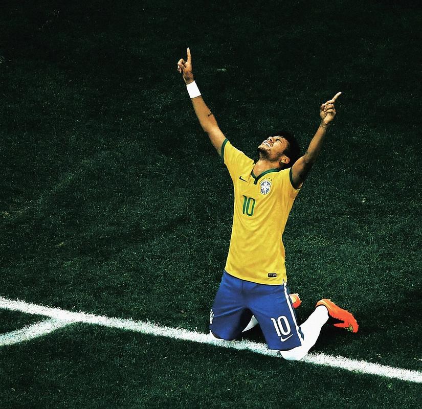 记者：在安古伊萨伤势确定后，那不勒斯立即瞄准了弗拉泰西